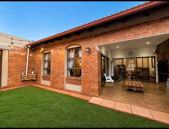 3 BEDROOM TOWNHOUSE FOR SALE IN EQUESTRIA
